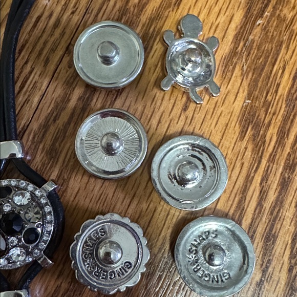 Ginger Snaps Black Bracelet with Interchangeable Charms - Picture 7 of 7